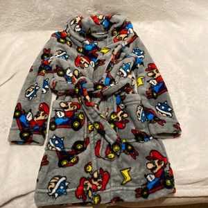Like new boys size 4 Mariokart fleece robe